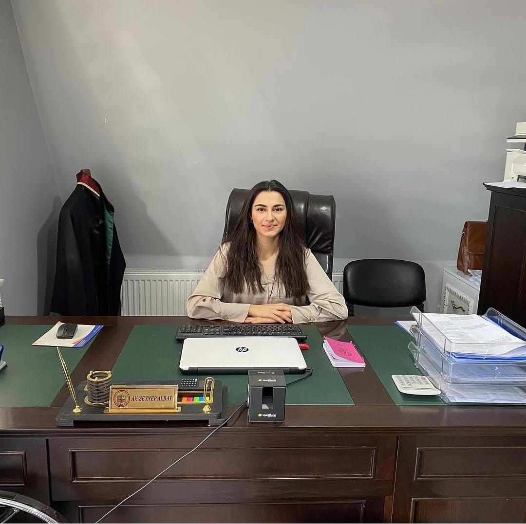 Avukat Zeynep Albay makam odasında